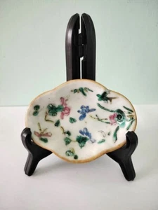 Chinese Antique Famille Rose Porcelain Trinket Dish with Floral Motif粉彩花卉纹瓷器小碟 - Picture 1 of 4