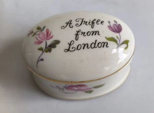 Crown Staffordshire Fine Bone China A Trifle From London Trinket Box - Foto 1 di 8