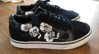 Vans zapatos de skate de gamuza negros corte bajo con calaveras talla 2 niños  Foto 1 de 4