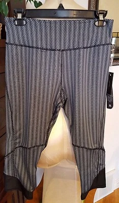 Pantalones capri recortados de yoga con estampado Chevron negro gris adelgazante Kyodan nuevos con etiquetas - talla M Foto 1 de 4