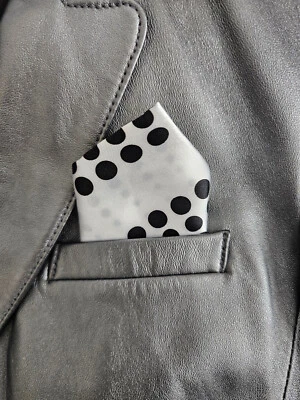 Pañuelo de hombre a lunares blanco y negro Foto 1 de 4