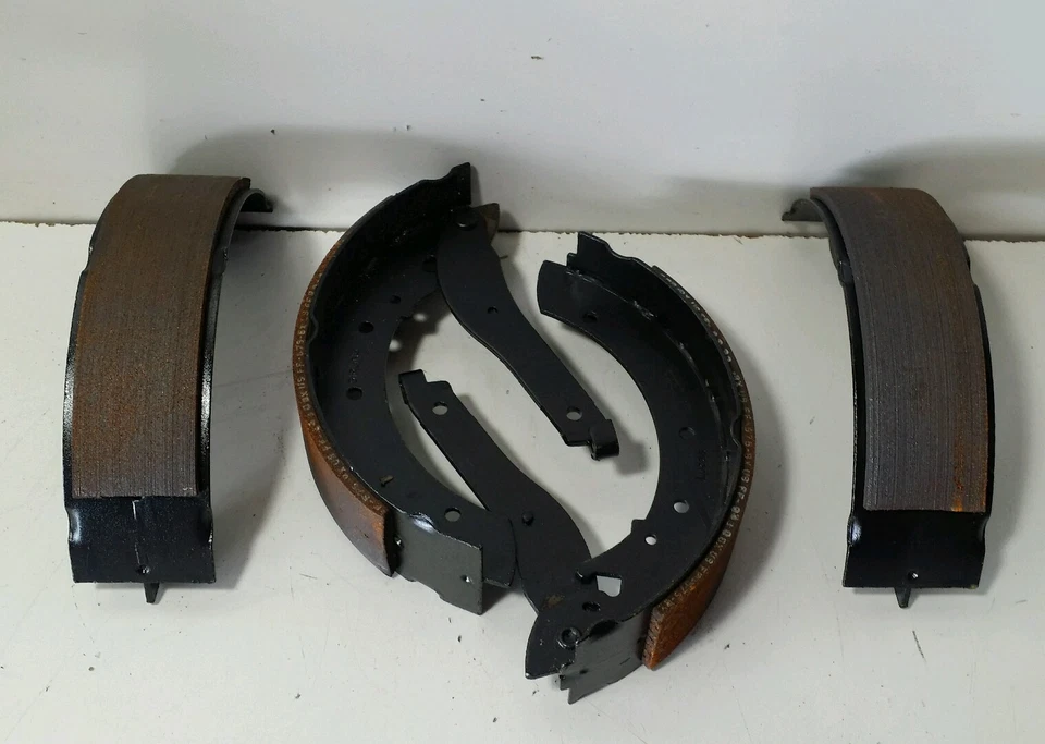 Zapatas de freno de tambor traseras Bendix R622L para Peugeot 84-88  Foto 1 de 4