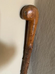 Bastone da passeggio in legno intagliato pezzo Unico - Foto 1 di 4