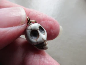 ANTIQUE VINTAGE GOTH GLASS SKULL SKELETON MEMENTO MORI UNUSUAL FOB CHARM PENDANT - Picture 1 of 8