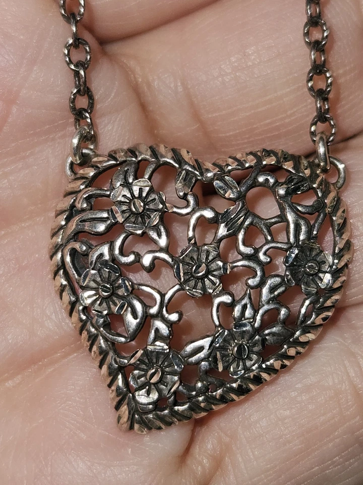Collar de plata de ley con corazón y flores 9,9 g 20"" de Carolyn Pollack  Foto 1 de 4