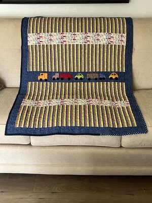 "Edredón para cuna o manta para niños pequeños 46"" X 33"" con temática para automóvil" Foto 1 de 4