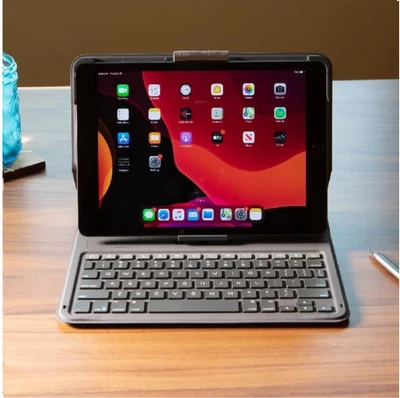 Teclado y funda Zagg Messenger Folio 2 para iPad de 10,2" 9ª/8ª/7ª generación Foto 1 de 4