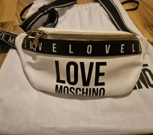 Love Moschino – Gürteltasche in Schwarz-Weiß mit Logo - Bild 1 von 2