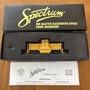 HO Scale Bachmann Spectrum 80035 Yellow GE 44 Ton Diesel Switcher Locomotive - Picture 1 of 13