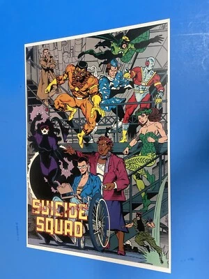 PÓSTER ESCUADRÓN SUICIDA DC UNIVERSE PIN UP NUEVO ENORME 13x19 DEADSHOT BRONCE TIGRE. Foto 1 de 3