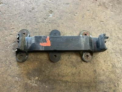 92 93 94 Soporte guía parachoques izquierdo derecho audi 100 c4 s4 s6 a6 4a0807253c b6a Foto 1 de 4