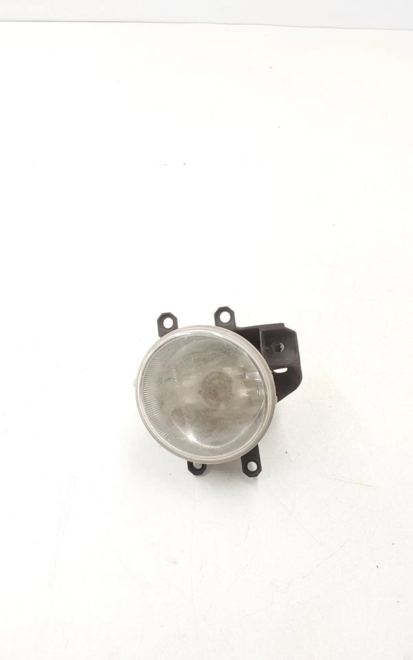 Faro antiniebla lateral derecho Toyota Corolla 2015 OEM 947439 Foto 1 de 4