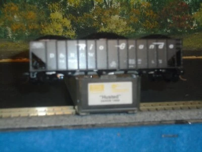 MICRO-TRAINS N SCALE  "HUSTED" 100 TON 3 BAY OPEN HOPPER w/LOAD D&RGW #14729/146 - Image 1 of 4