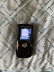 Téléphone vintage Sony Ericsson W810i pour collection ou pièces détachées