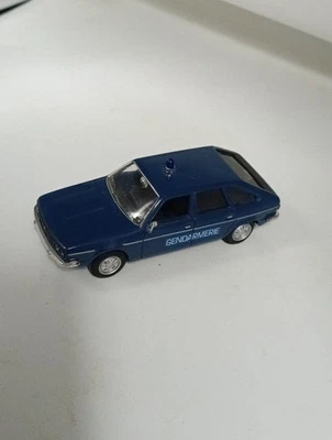 Renault 30 gendarmerie les miniatures de norev 1.43 - Photo 1/4