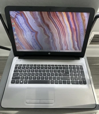 HP 15-AY011NR | INTEL CORE I5-6200U 2.3GHZ | 250GB SSD | 12GB RAM | WIN11 | 15.6 Foto 1 de 4