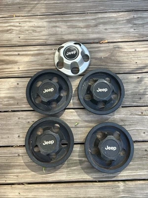 Колпак колеса центральный колпак ступицы обод зажимной для Jeep Cherokee оригинальный черный XJ хромированный от оригинального производителя - Изображение 1 из 2