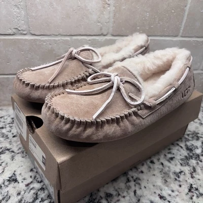Mocassins femininos Ugg Dakota 5612 bege, autênticos, tamanho 5 - Imagem 1 de 4