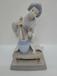 Lladro Japanese Geisha Flower Arranger #4840, 1997 - Picture 1 of 9