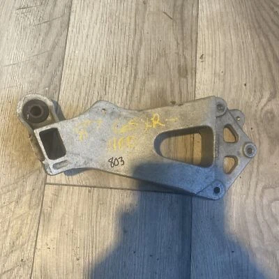 87 铃木 GSXR750 GSXR 1100 W 前左 RIDER 脚垫安装支架 — 第 1/2 张图片