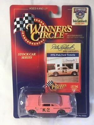 Winners Circle Dale Earnhardt K-2 Dayvault's 1956 rosa Ford Victoria 1:64 Foto 1 de 4