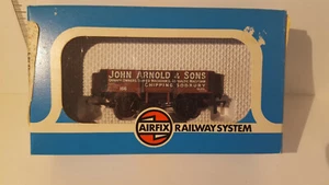 (Lote 266 13) Airfix - calibre OO - 54376-1 vagón de 7 tablas ""John Arnold & Sons" - Imagen 1 de 1