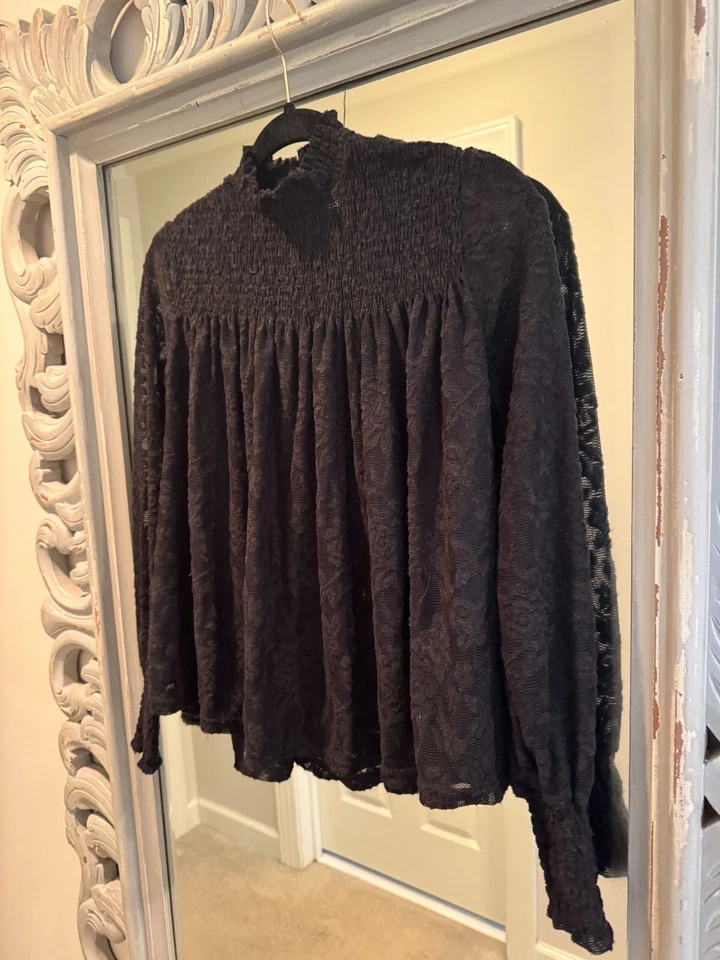 Anthropologie Deletta 黑色蕾丝高领上衣,带缩褶细节 - XS(聚乙烯) — 第 1/4 张图片