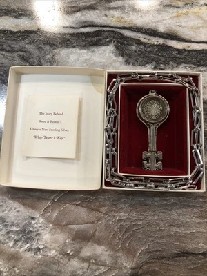 Corrente folheada a ródio Reed & Barton prata esterlina 0,925 W Wine Taster’s Key 1880 W - Imagem 1 de 4