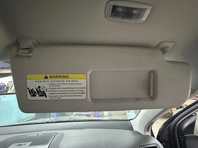 Parasol para pasajeros VIN K sedán de octavo dígito iluminado se adapta a 07-10 JETTA 336008 Foto 1 de 4