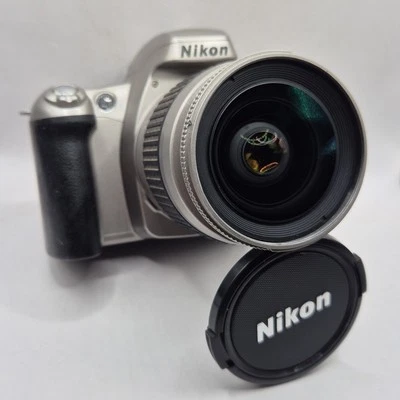 Cámara fotográfica Nikon F55 SLR 35 mm con lente NIKON AF NIKKOR 28-80 mm f/3,3-5,6 Foto 1 de 4