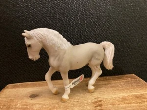 Figura Schleich Caballo Lipizzaner Semental Gris Blanco 2004 Retirado 13297 con Etiqueta - Imagen 1 de 6