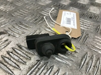 MITSUBISHI L200 2.5DI-D 06-14 Botón del interruptor de la puerta INTERRUPTOR DE LUZ INTERIOR 8608A220 Foto 1 de 4