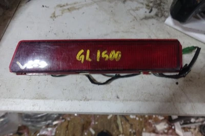 LUZ TRASERA FRENO MALETERO IZQUIERDO HONDA GOLDWING 1500 ASTILLAS EN LENTE ESQUINERA Foto 1 de 4