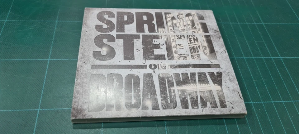 BRUCE SPRINGSTEEN - ON BROADWAY (2CD USATI IN BUONE CONDIZIONI PAPER SLEEVE 2018 - Immagine 1 di 4