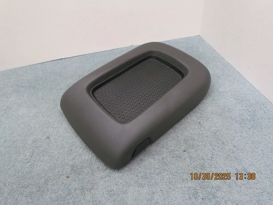 03-06 CHEVY SILVERADO AVALANCHE TAHOE SIERRA YUKON CENTER CONSOLE LID & MAT - Изображение 1 из 4