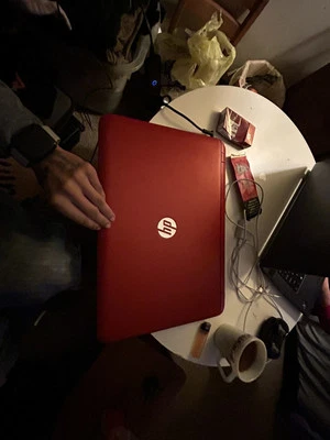  Portátil HP Red Pavilion 17 1/2 pulgadas Foto 1 de 3