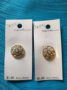 2x Vtg BGE Originals Button on Cards Gold-Tone Iridescent Round Shank-Back 3/4" - Picture 1 of 3