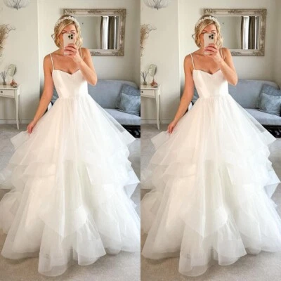 Elegantes vestidos de novia de princesa con cuello en V tirantes de espagueti con volantes Foto 1 de 4