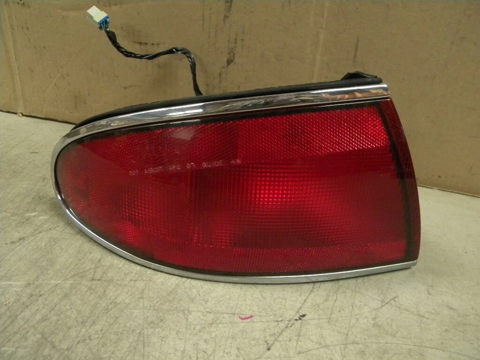 Luz trasera de fábrica Buick Century 2002 conjunto de luz de freno del lado del conductor izquierdo Foto 1 de 4