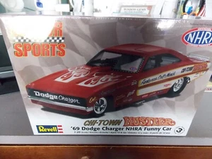 Cargador Dodge Revell Chi-town Hustler 1969 NHRA coche divertido kit modelo 1/25*nuevo* - Imagen 1 de 3