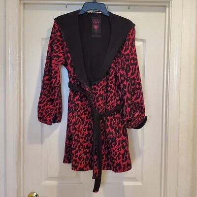 Bata polar Betsey Johnson íntimates para mujer capucha mediana leopardo rosa negra en muy buen estado Foto 1 de 4