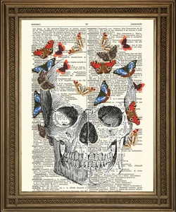 TOTENKOPFKUNST: Todesschädel mit Schmetterlingen gedruckt auf Wörterbuchpapierpapier - Bild 1 von 2