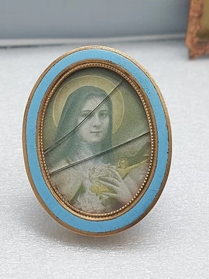 Ancien cadre photo ovale en bronze émaillé 6 cm à poser Portrait De La Sainte  - Photo 1/4