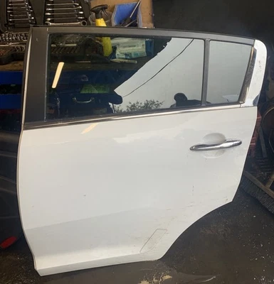KIA SPORTAGE MK3 2010-2015 PUERTA TRASERA IZQUIERDA PASAJERO LATERAL DESNUDA EN BLANCO Foto 1 de 2