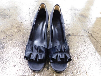 Bombas de salto VANELi extravagante preto Madora cetim peep toe 2,5" arco franzido tamanho 8,5 N - Imagem 1 de 4