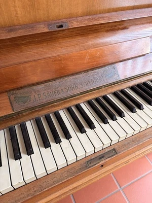 Klavier Zu Verschenken Funktioniert Noch Einwandfrei Nur Selbst Abholung - Bild 1 von 2