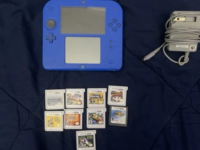 Sistema portátil Nintendo DS azul con cargador, lápiz óptico y juegos Foto 1 de 4