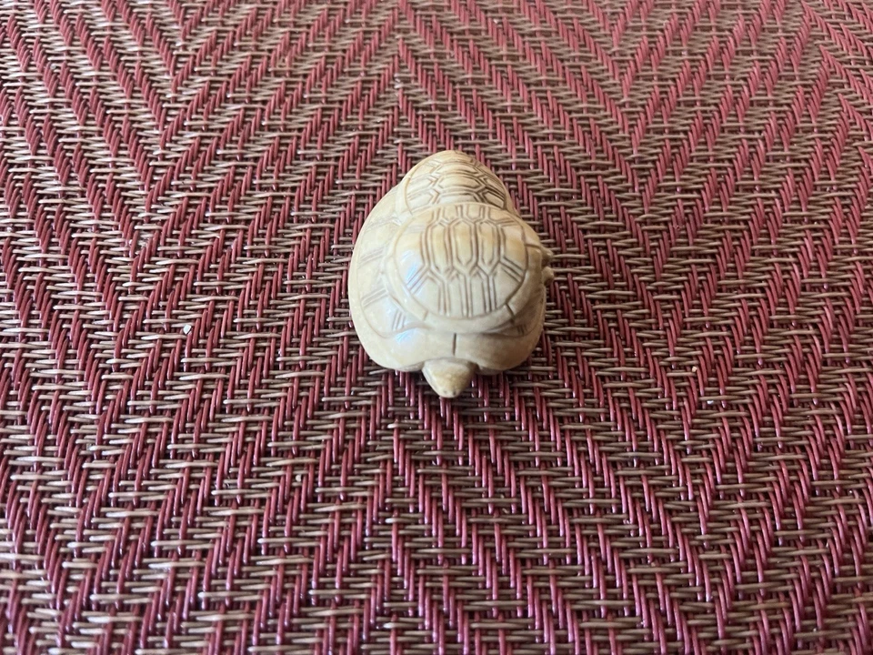 Antiguo Netsuke de madera vintage firmado Foto 1 de 3