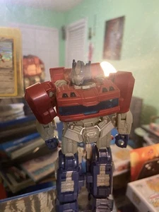 Figura Transformers One Studio Series Optimus Prime SS 112 Deluxe Class 6" Nueva en Caja - Imagen 1 de 3