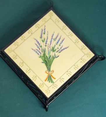 Remache de hierro forjado vintage con azulejo cremoso años 60 diseño lavanda 10"x10" Foto 1 de 4